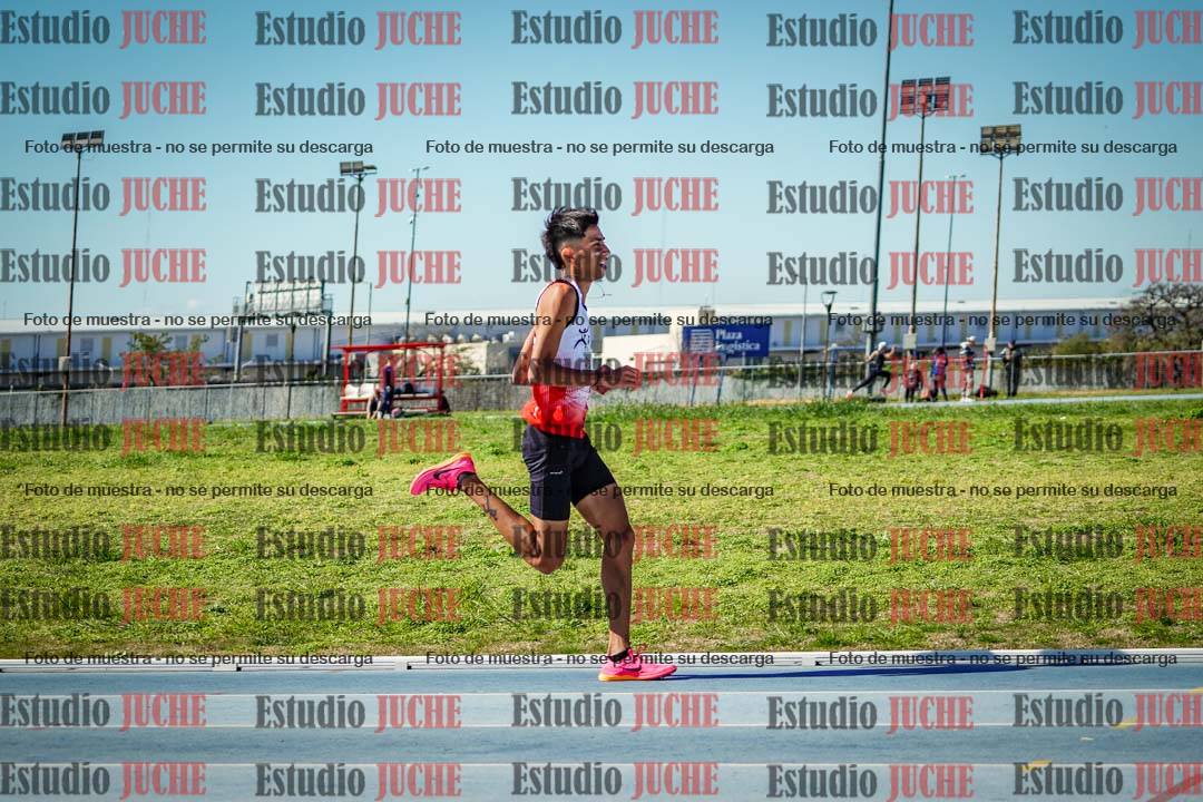 Fotos de los 5000 m llanos de mujeres y varones