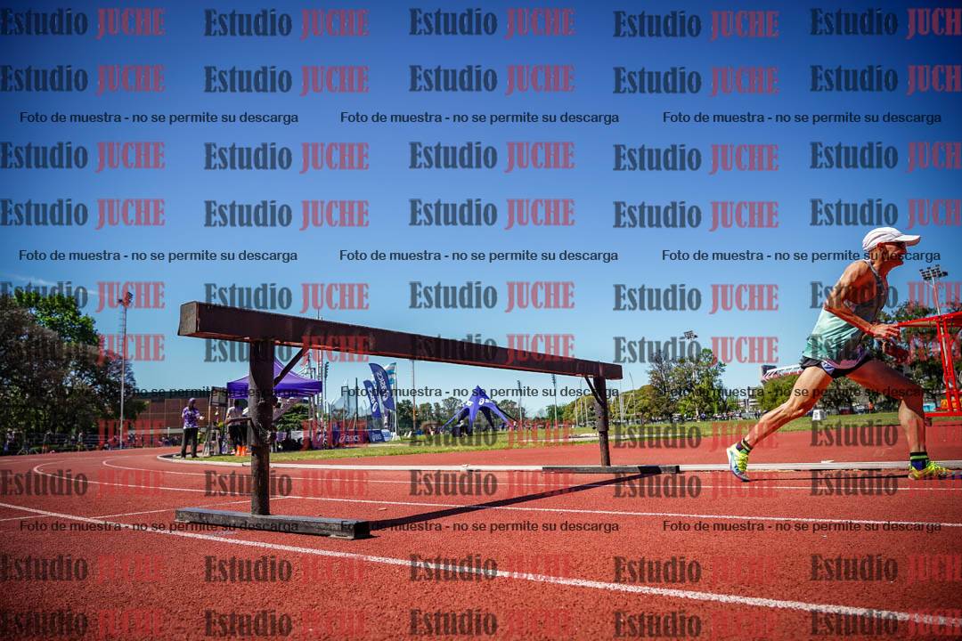 Fotos de los 3000 m con obstáculos de varones