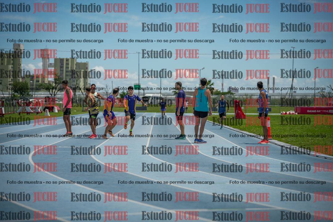 Fotos durante el transcurso de los relevos 20' para running teams - serie 2