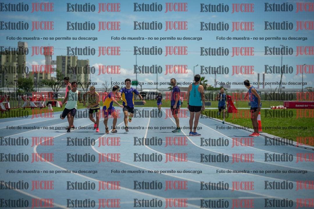 Fotos durante el transcurso de los relevos 20' para running teams - serie 2
