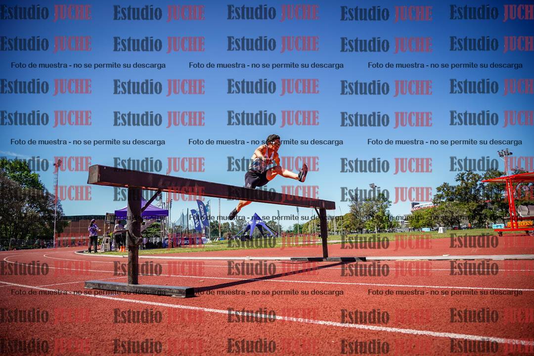 Fotos de los 3000 m con obstáculos de varones