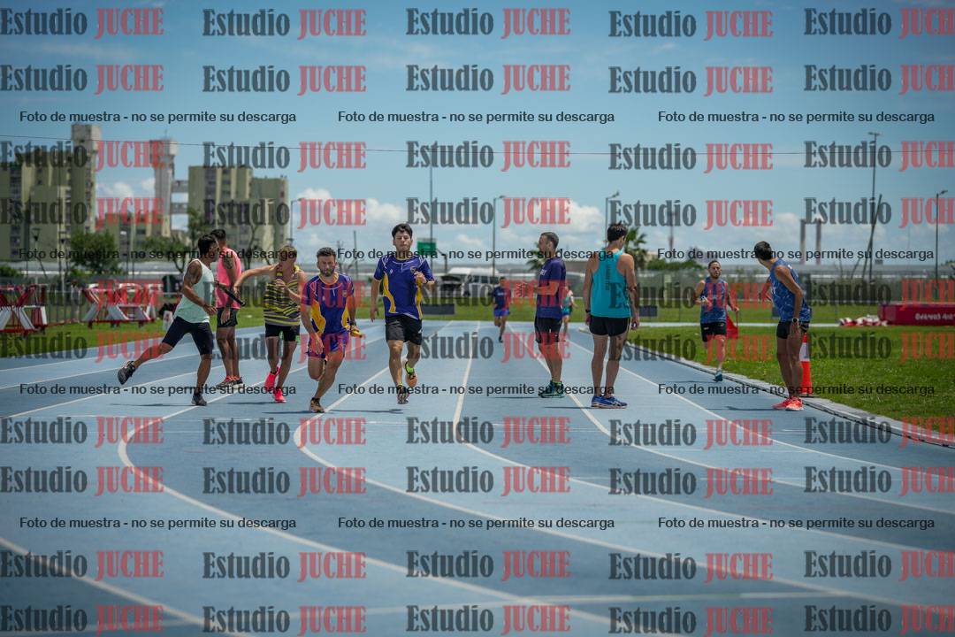 Fotos durante el transcurso de los relevos 20' para running teams - serie 2