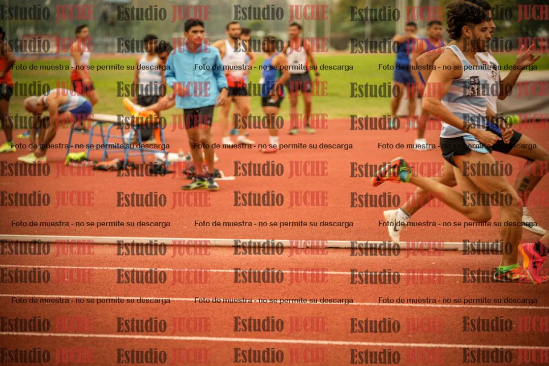 Fotos de los 800 m llanos de varones