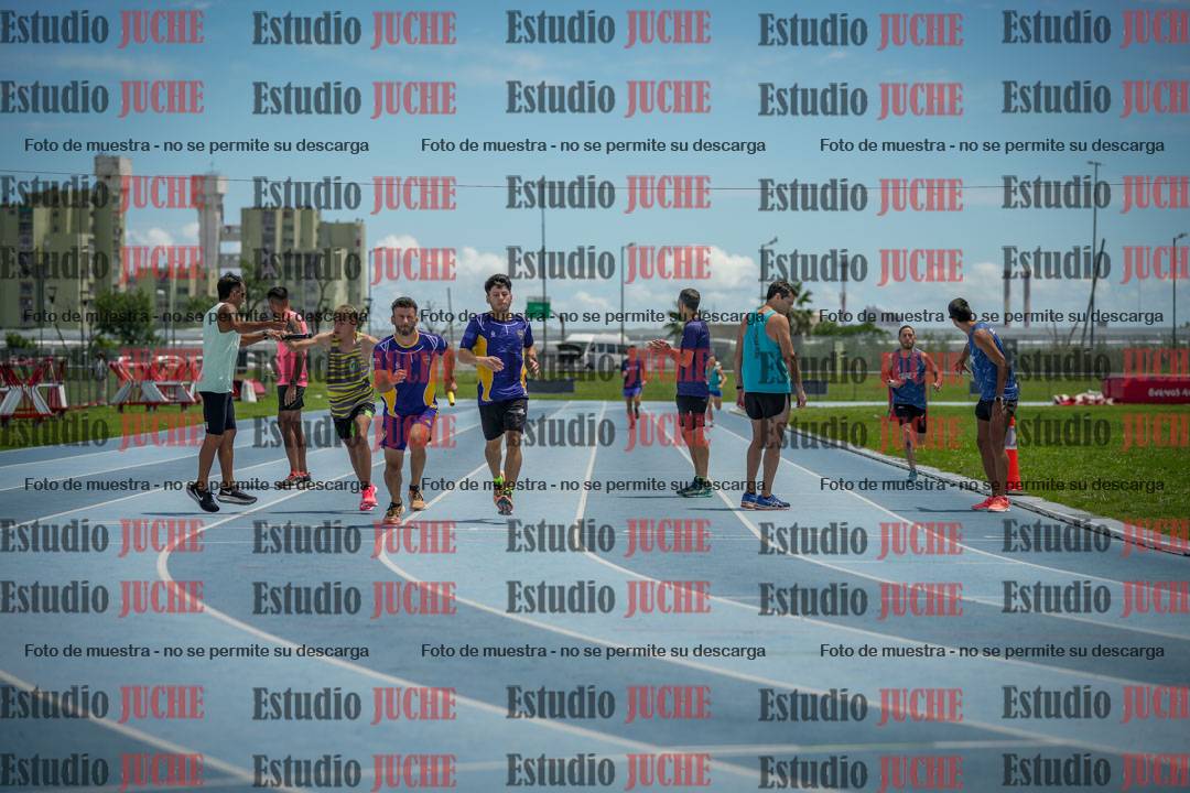 Fotos durante el transcurso de los relevos 20' para running teams - serie 2