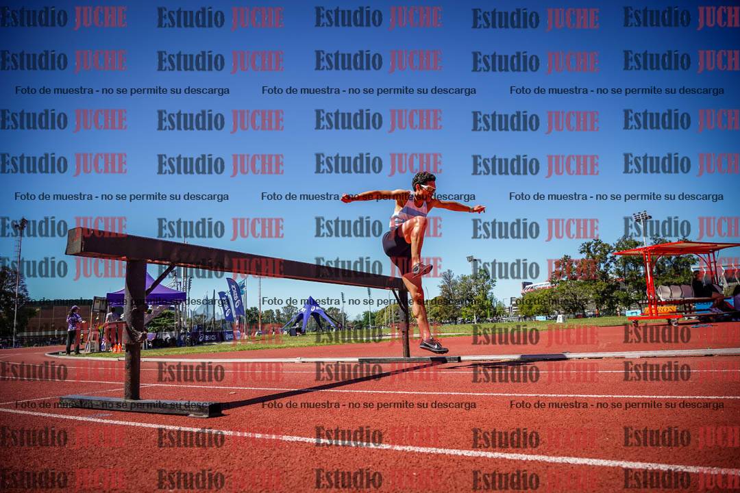 Fotos de los 3000 m con obstáculos de varones