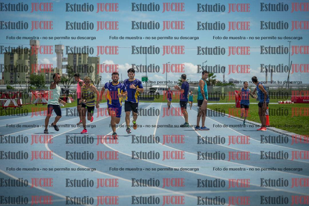 Fotos durante el transcurso de los relevos 20' para running teams - serie 2