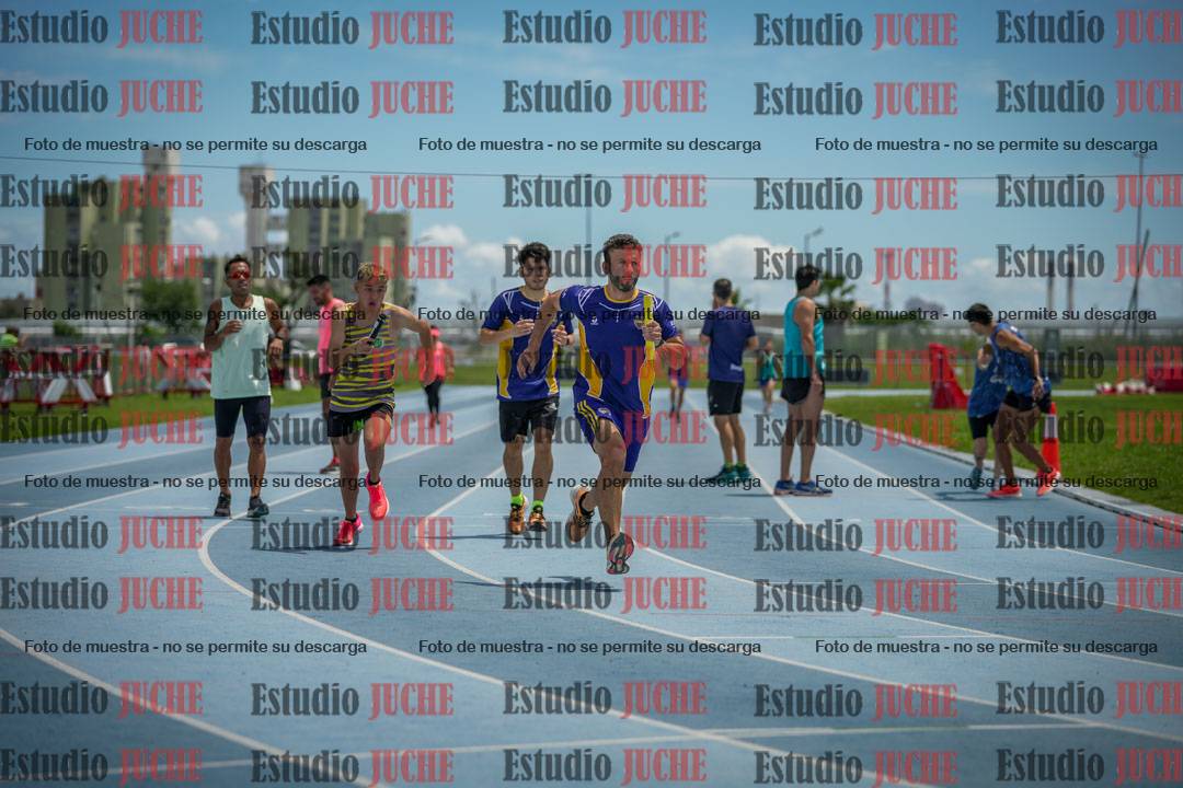 Fotos durante el transcurso de los relevos 20' para running teams - serie 2