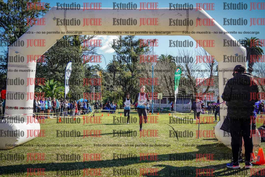 Fotos de la llegada del cross de 2000 m