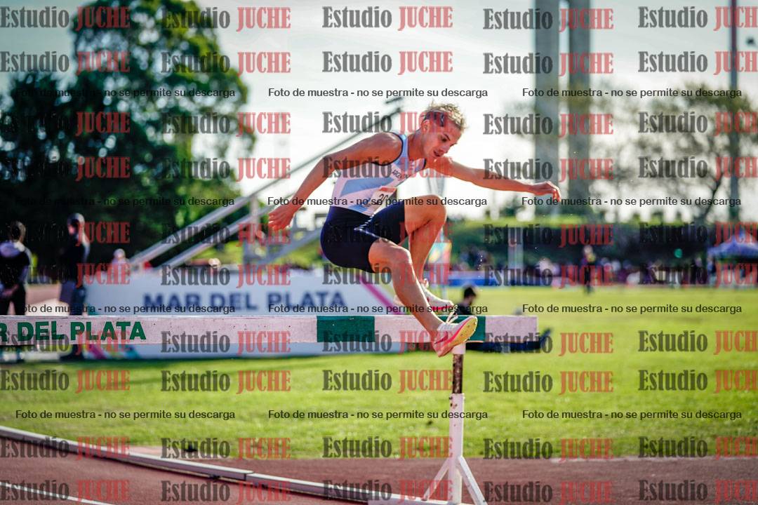 Fotos de los 3000 m con obstáculos de varones