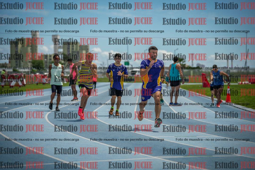 Fotos durante el transcurso de los relevos 20' para running teams - serie 2