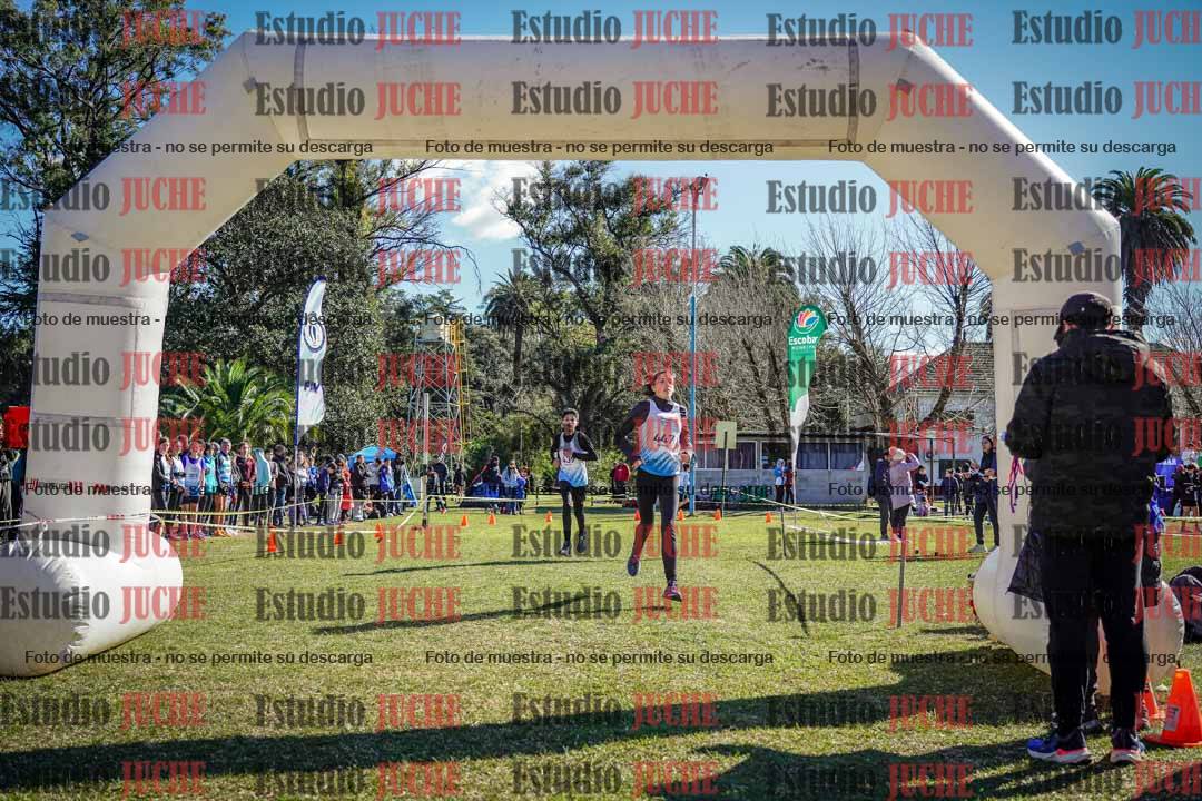 Fotos de la llegada del cross de 2000 m