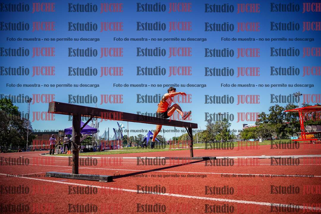 Fotos de los 3000 m con obstáculos de varones