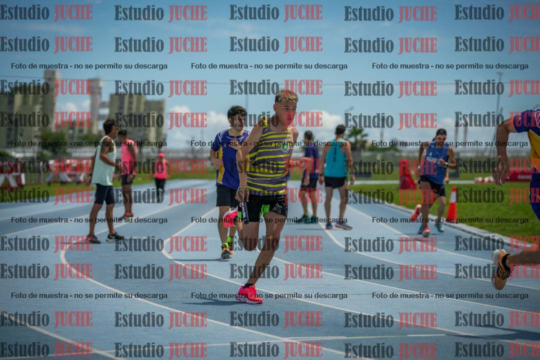 Fotos durante el transcurso de los relevos 20' para running teams - serie 2