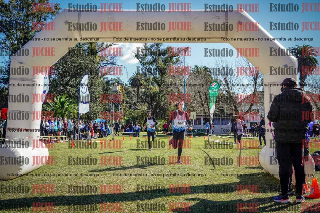 Fotos de la llegada del cross de 2000 m