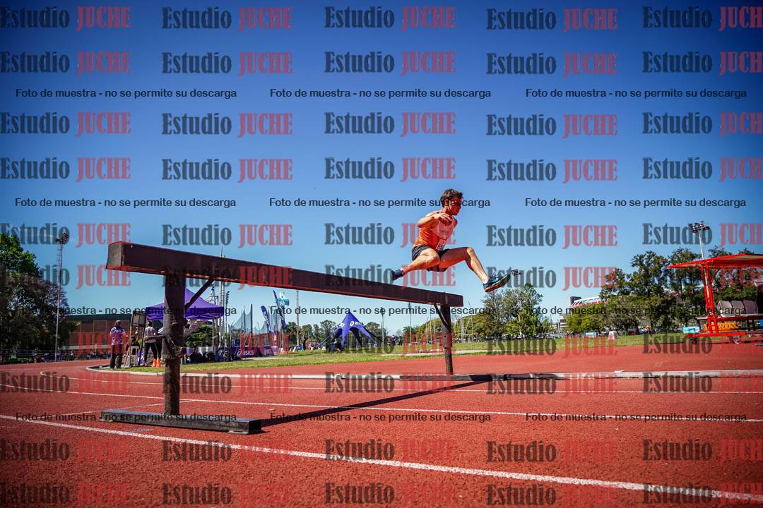 Fotos de los 3000 m con obstáculos de varones