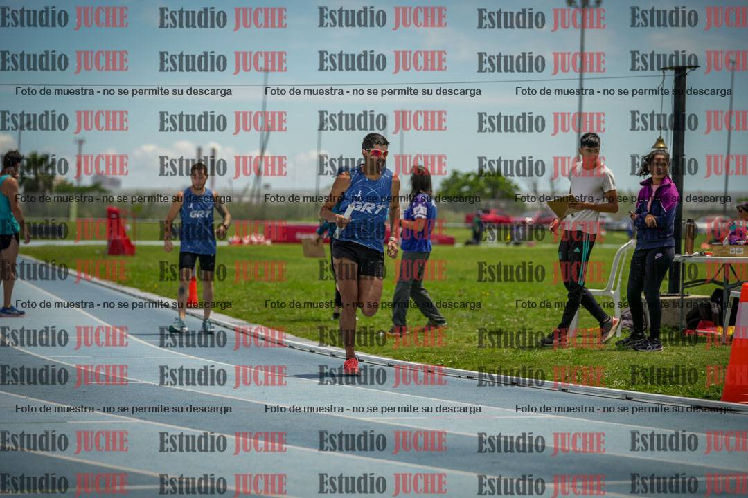 Fotos durante el transcurso de los relevos 20' para running teams - serie 2