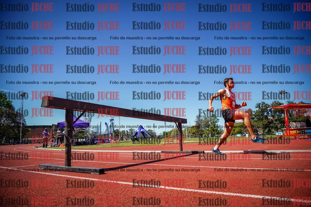 Fotos de los 3000 m con obstáculos de varones