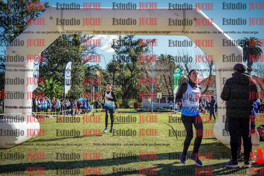 Fotos de la llegada del cross de 2000 m