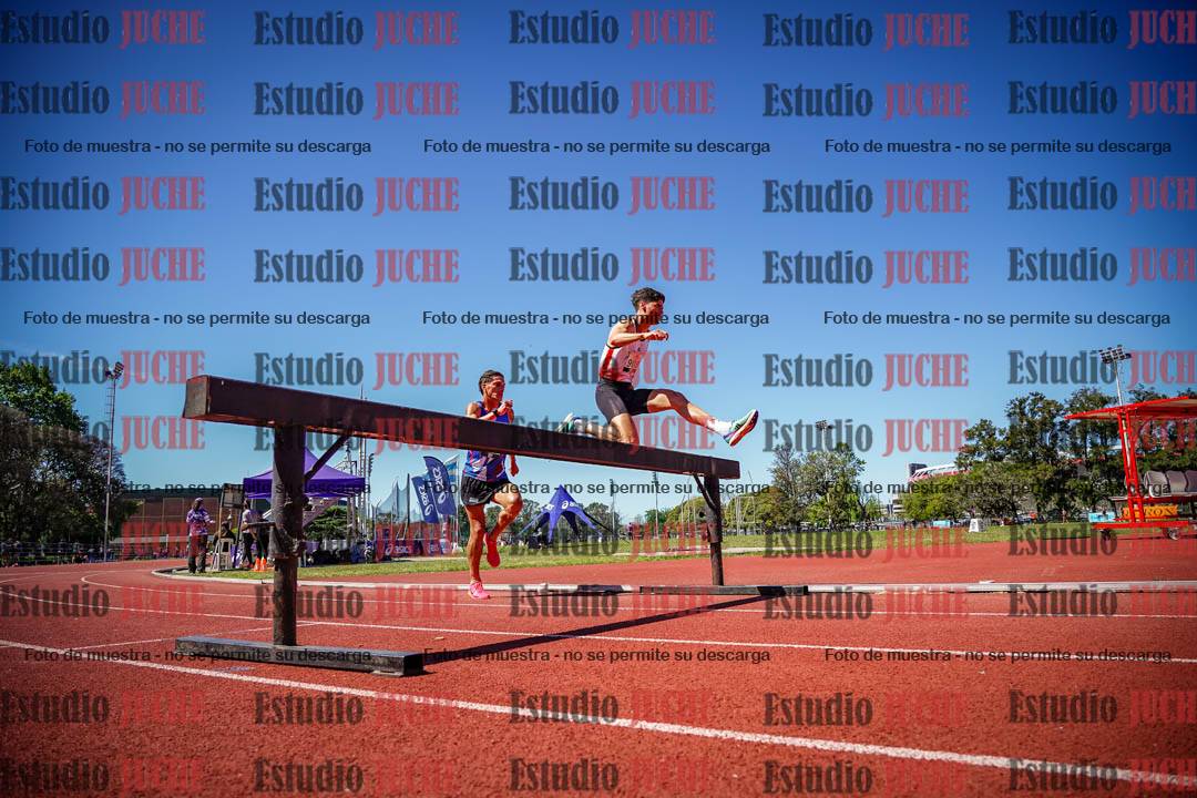 Fotos de los 3000 m con obstáculos de varones