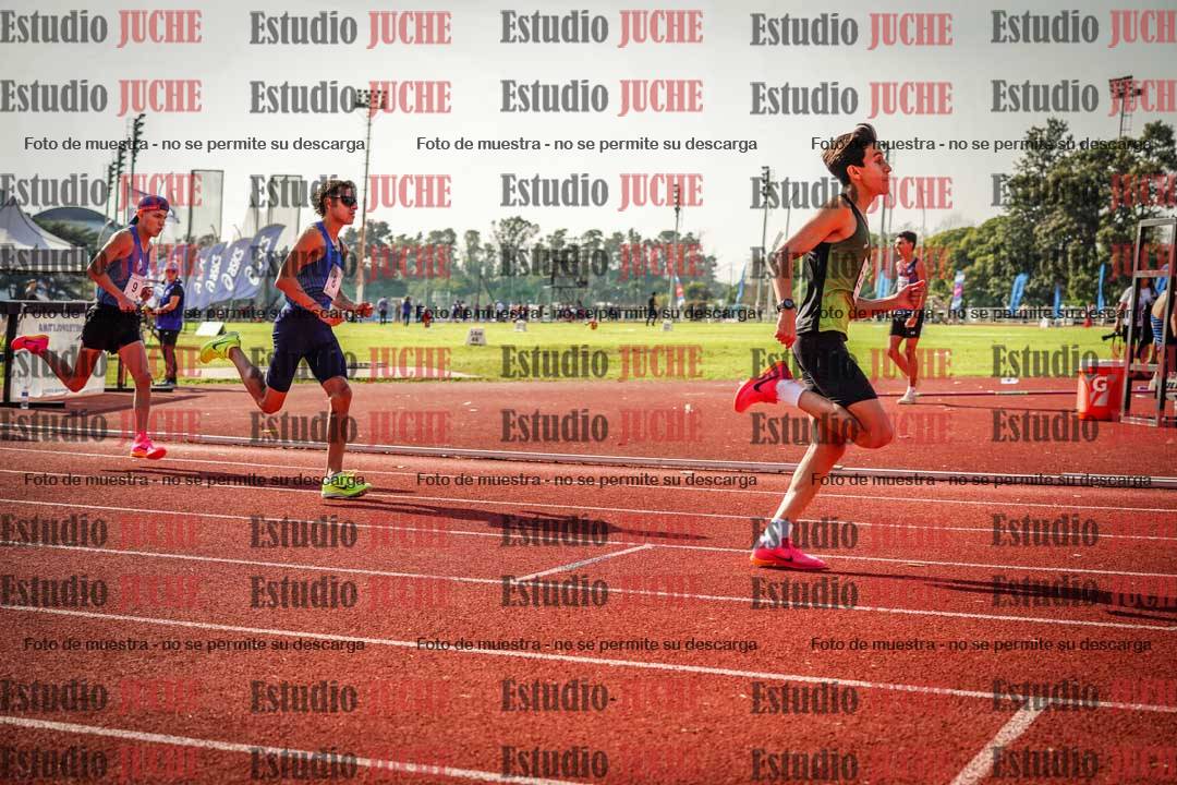 Fotos de los 800 m llanos de varones