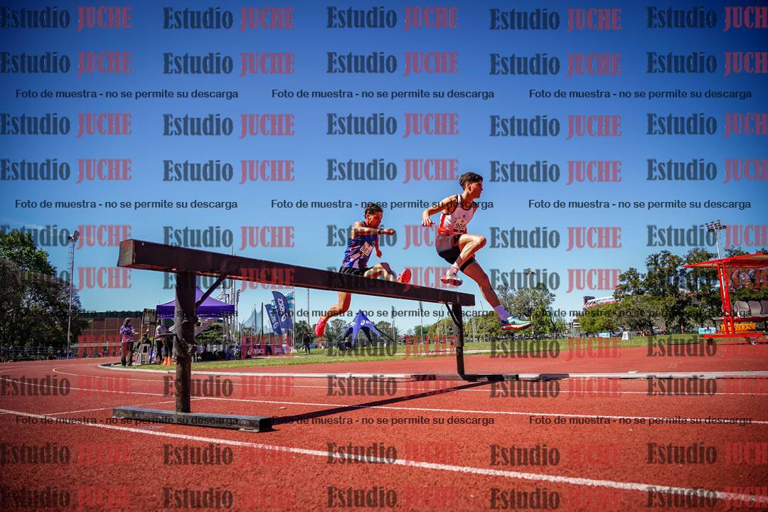 Fotos de los 3000 m con obstáculos de varones