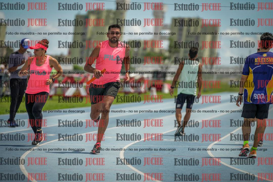 Fotos durante el transcurso de los relevos 20' para running teams - serie 2