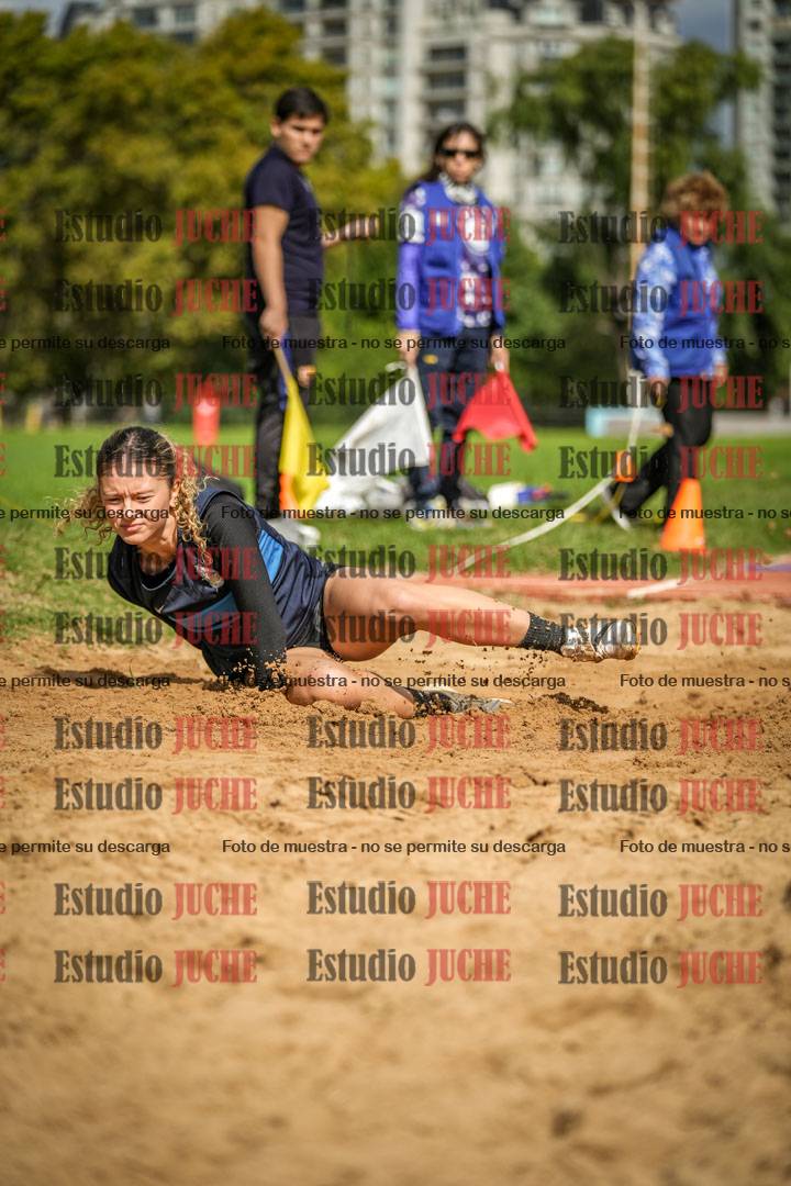 Fotos del salto en largo - mujeres mayores