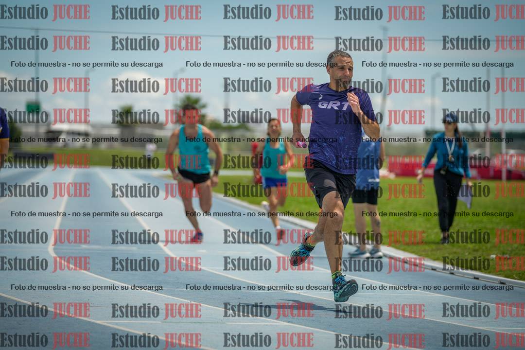 Fotos durante el transcurso de los relevos 20' para running teams - serie 2