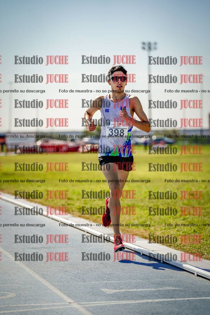 Fotos de los 2000 m con obstáculos de varones