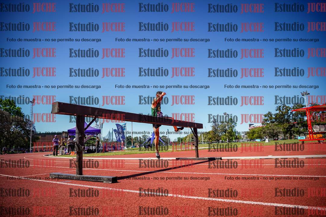 Fotos de los 3000 m con obstáculos de varones