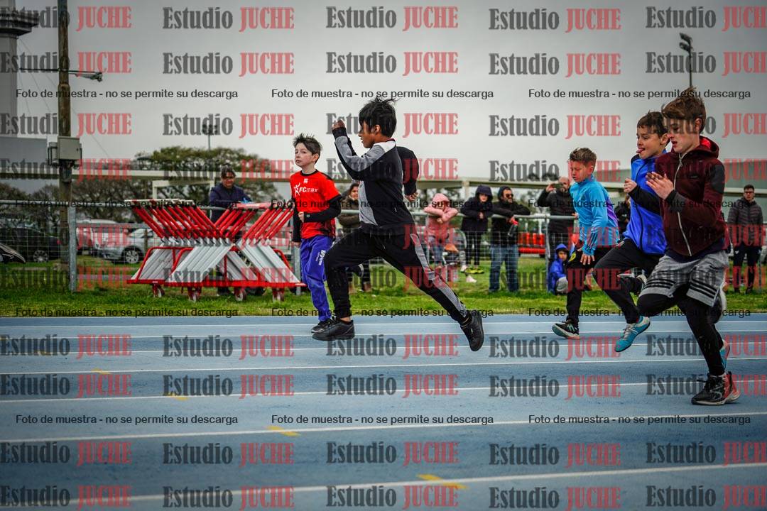 Fotos de los 50 m llanos de varones - U12