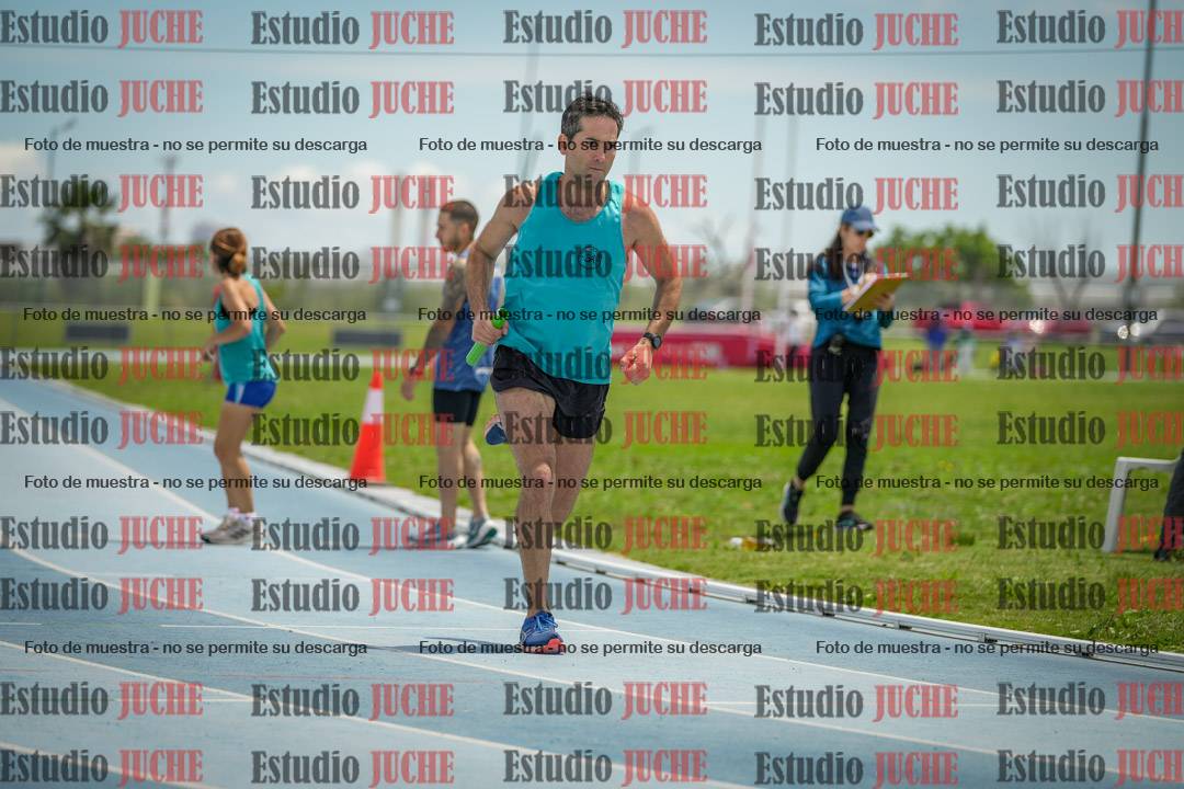 Fotos durante el transcurso de los relevos 20' para running teams - serie 2
