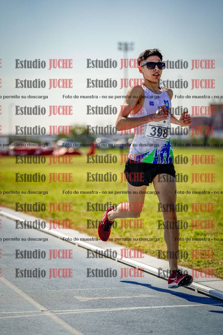 Fotos de los 2000 m con obstáculos de varones