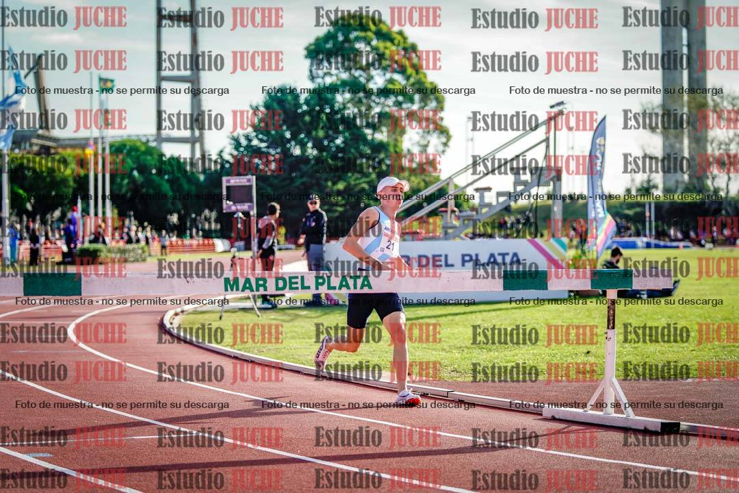 Fotos de los 3000 m con obstáculos de varones