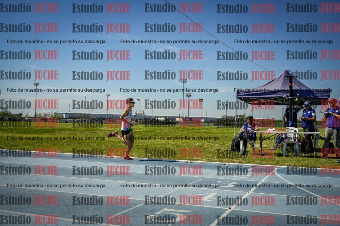 Fotos de los 2000 m con obstáculos de varones