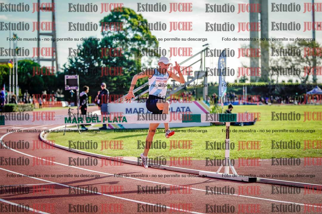 Fotos de los 3000 m con obstáculos de varones