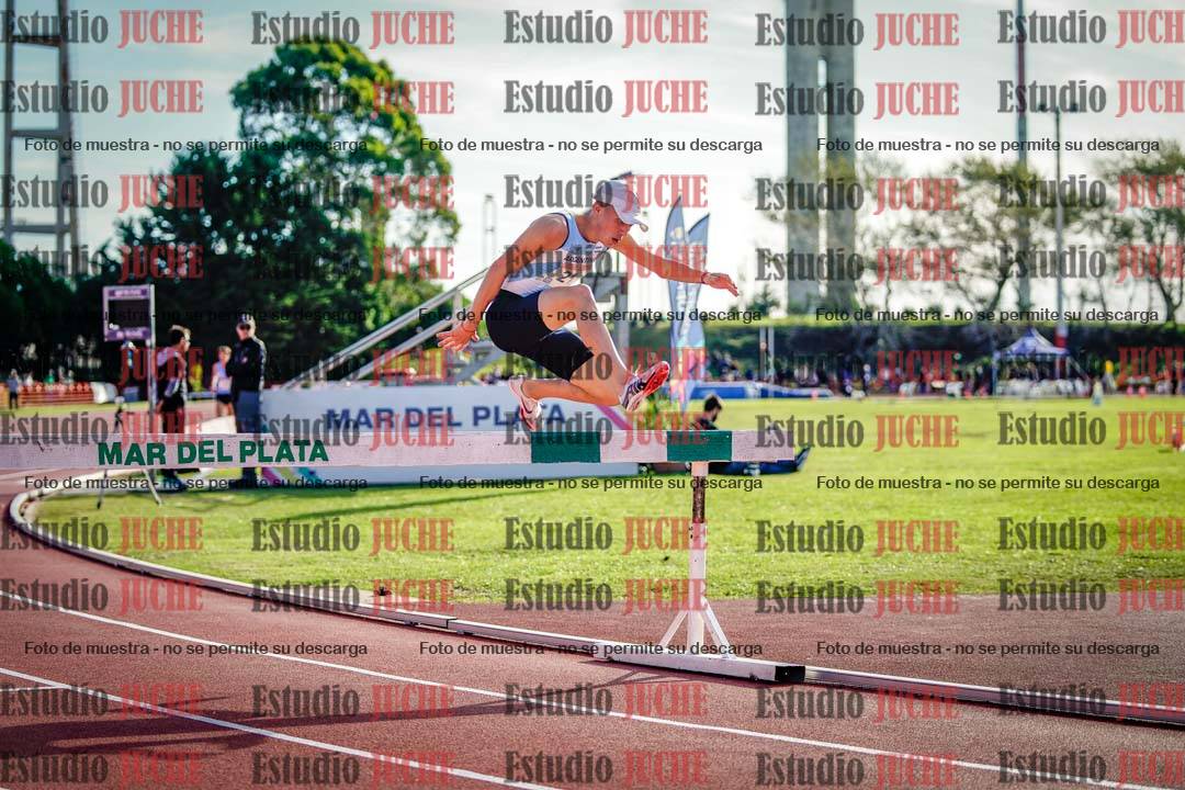 Fotos de los 3000 m con obstáculos de varones