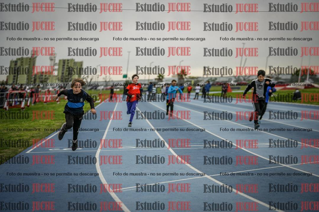 Fotos de los 50 m llanos de varones - U12