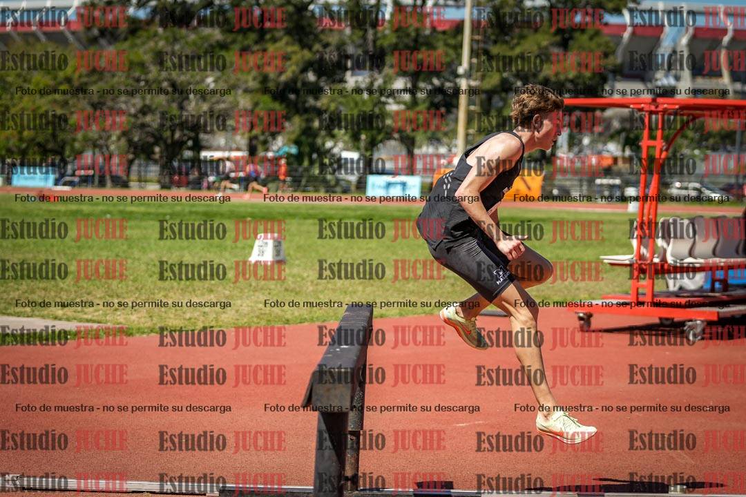 Fotos de los 3000 m con obstáculos de varones
