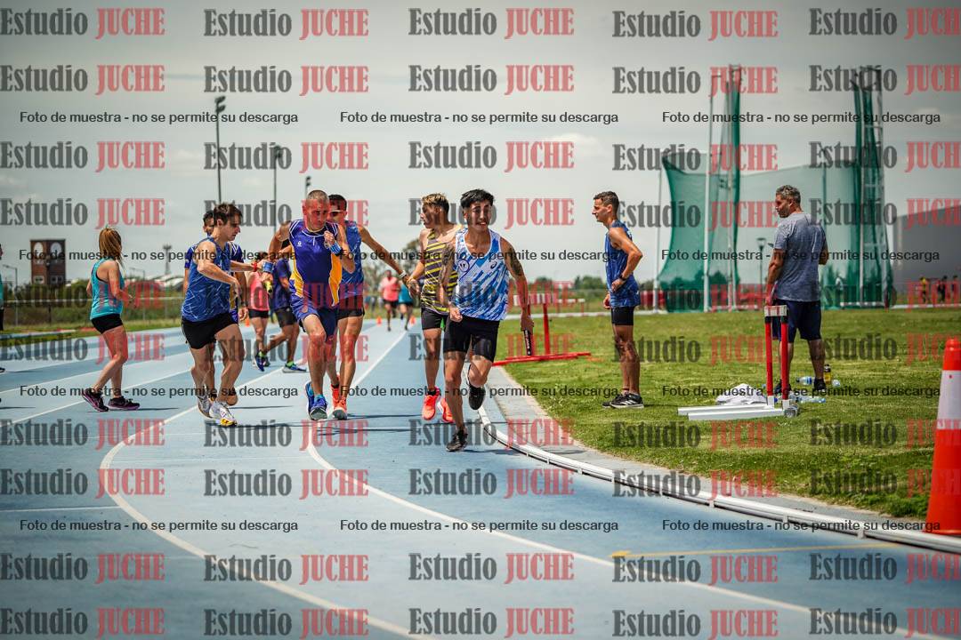Fotos durante el transcurso de los relevos 20' para running teams - serie 2