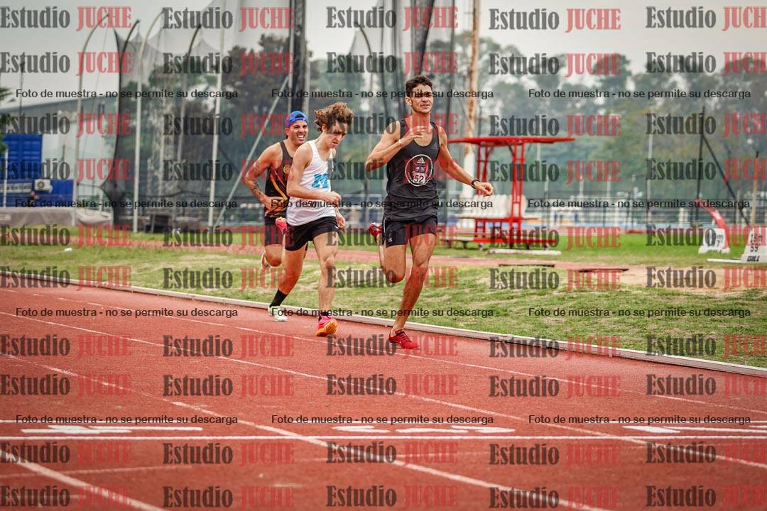 Fotos de los 800 m llanos de varones