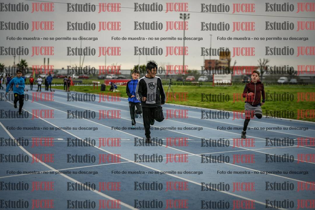 Fotos de los 50 m llanos de varones - U12