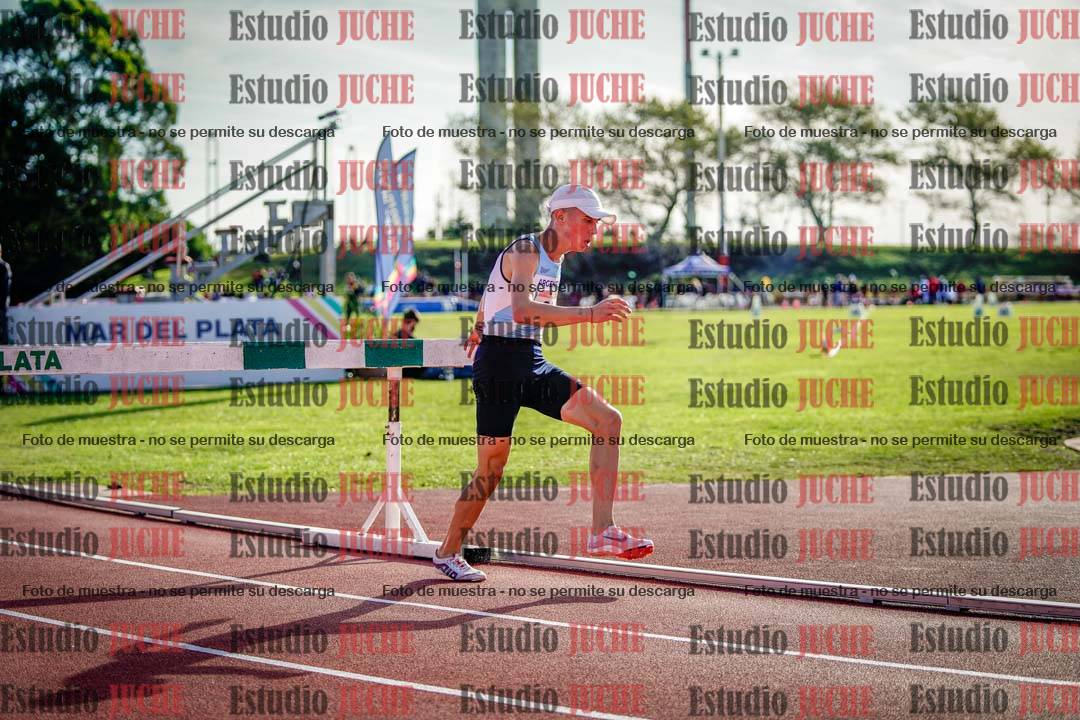 Fotos de los 3000 m con obstáculos de varones
