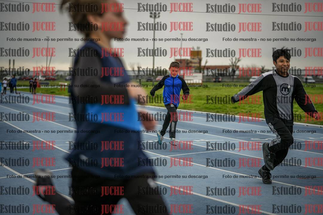 Fotos de los 50 m llanos de varones - U12