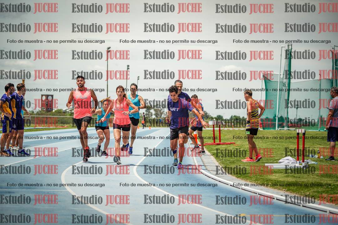Fotos durante el transcurso de los relevos 20' para running teams - serie 2