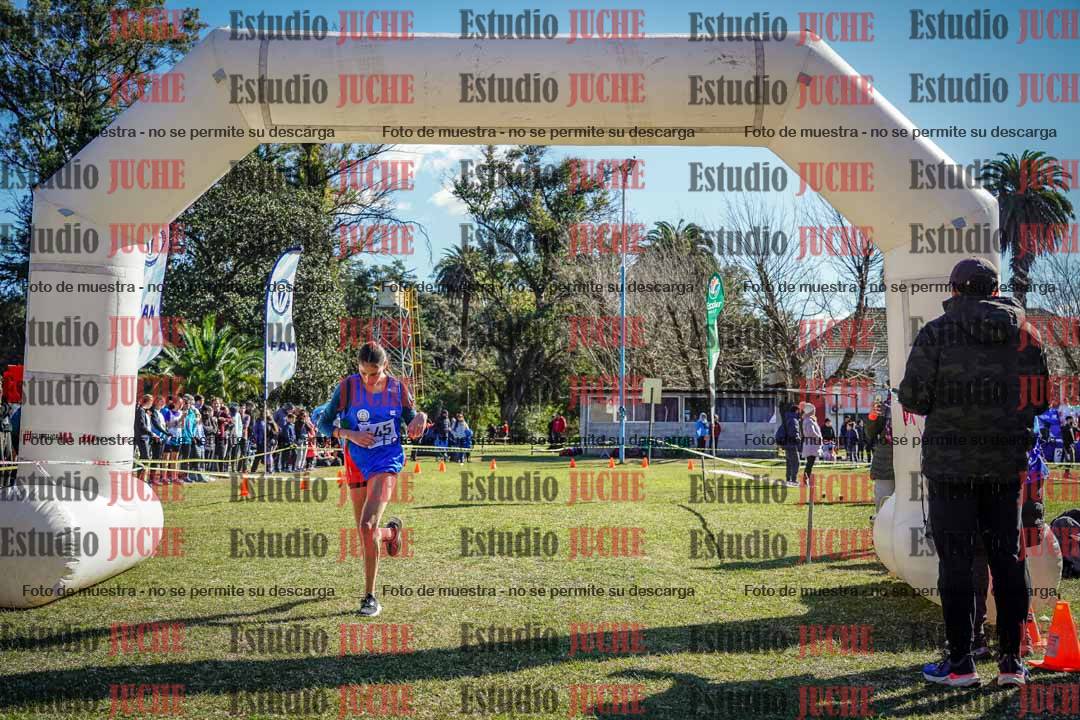 Fotos de la llegada del cross de 2000 m
