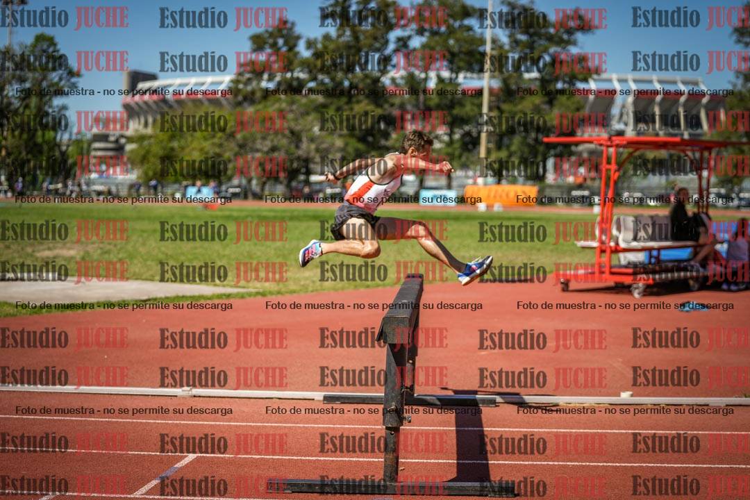 Fotos de los 3000 m con obstáculos de varones