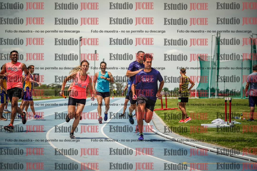 Fotos durante el transcurso de los relevos 20' para running teams - serie 2