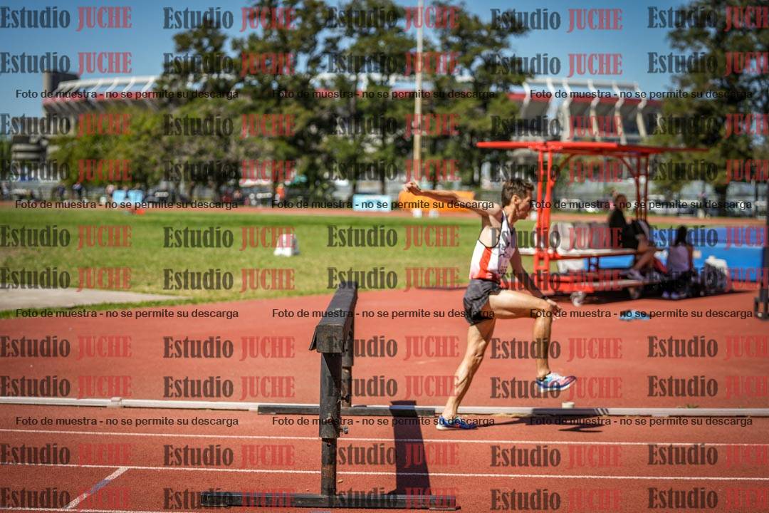 Fotos de los 3000 m con obstáculos de varones