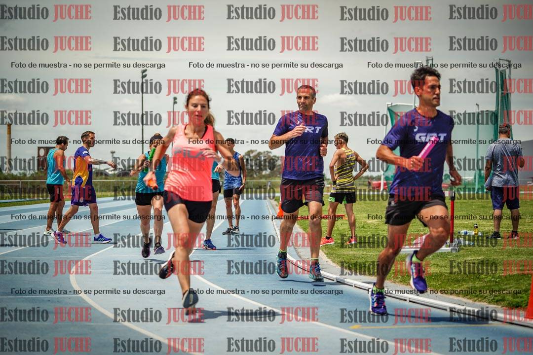 Fotos durante el transcurso de los relevos 20' para running teams - serie 2